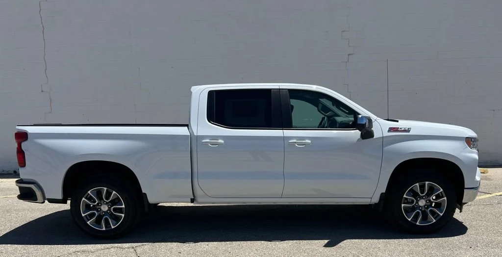 New 2026 Summit White Chevrolet LT image 7