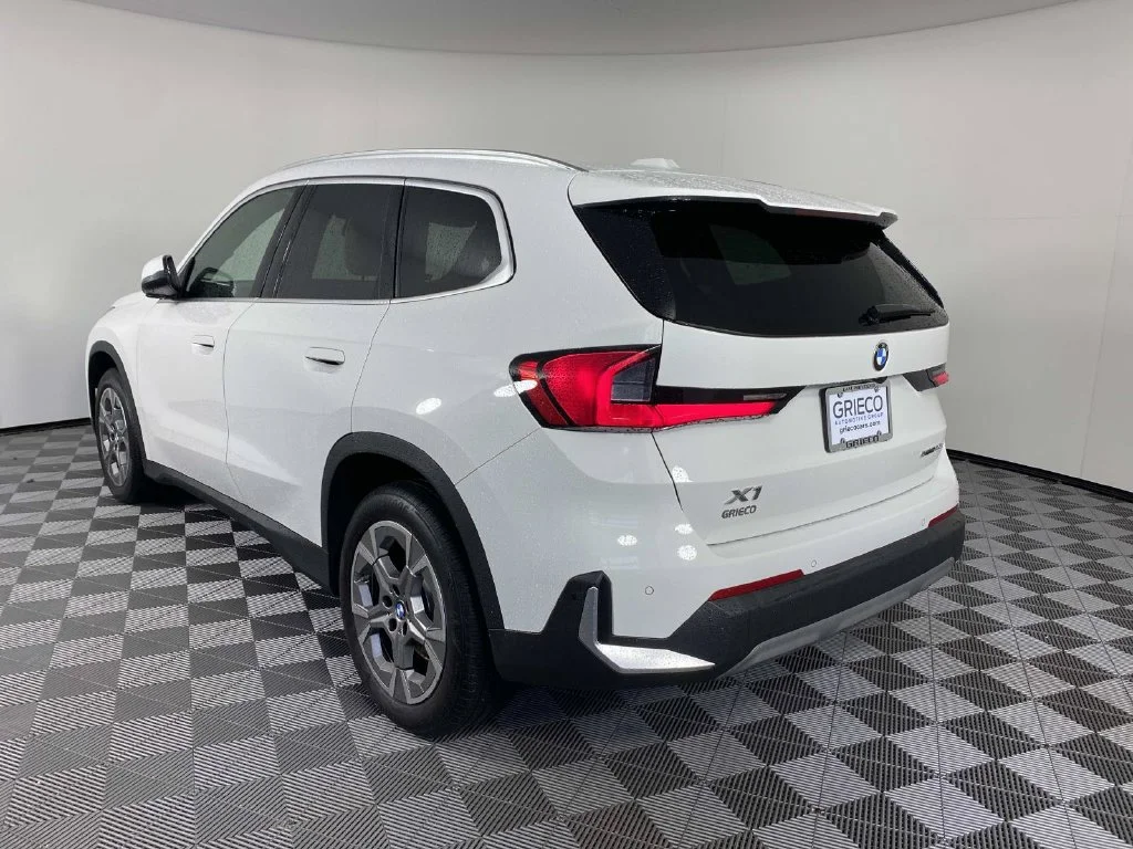 Used 2023 Alpine White BMW xDrive28i image 5