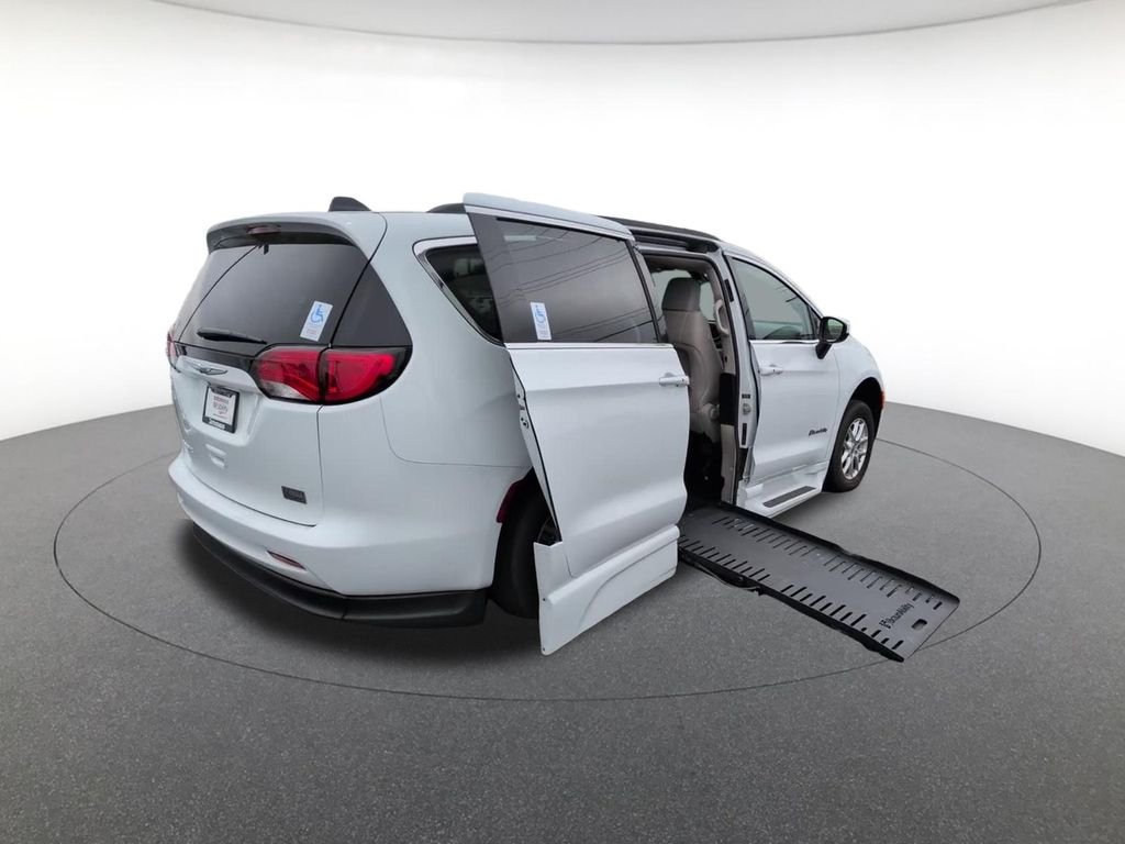 Used 2021 White Chrysler LXI image 6