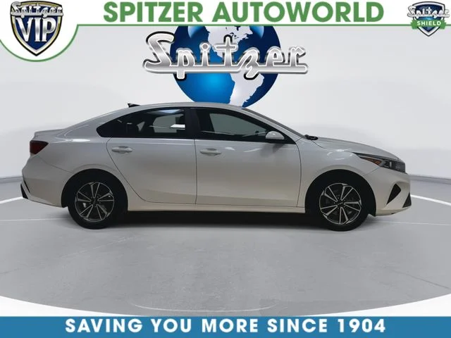 Used 2022 Snow White Pearl Kia LXS image 10