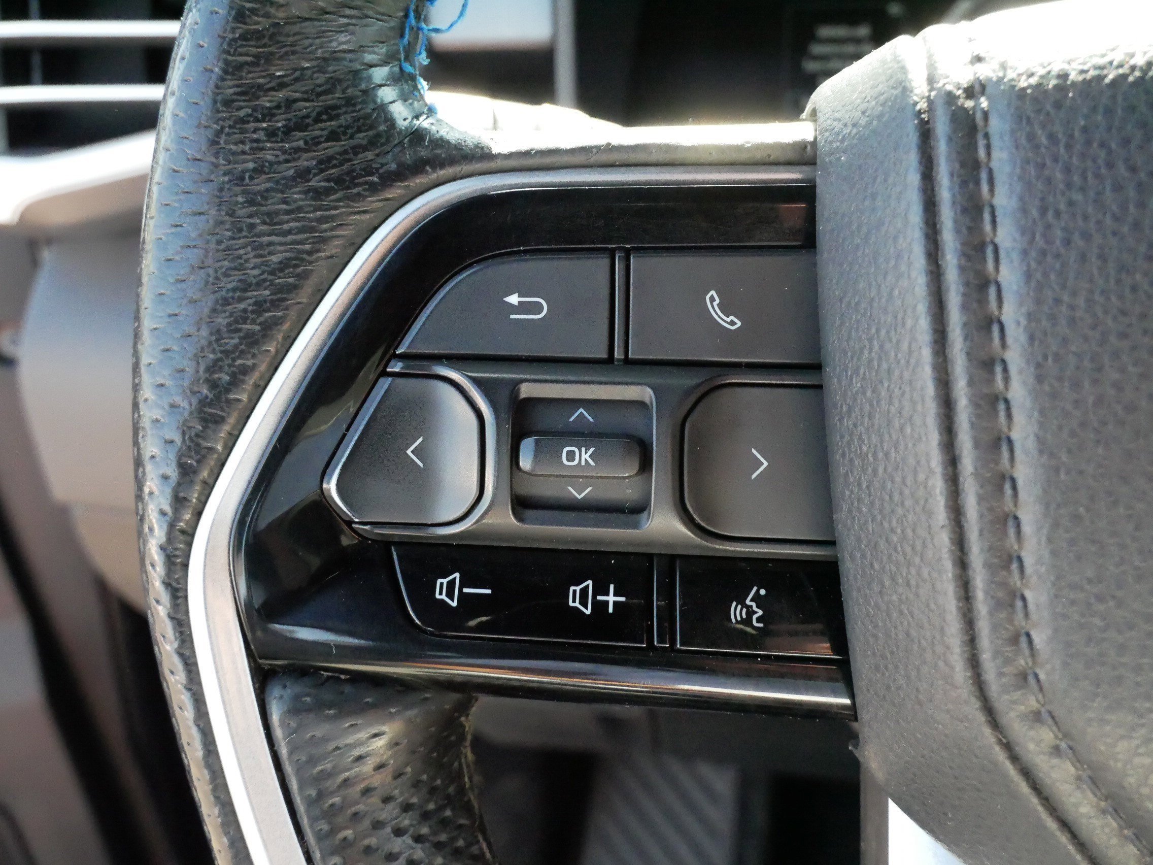 Used 2023 MAGNETIC GRAY MET Toyota Platinum image 26