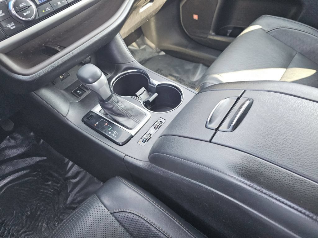 Used 2016 Predawn Gray Mica Toyota Limited Platinum V6 image 34
