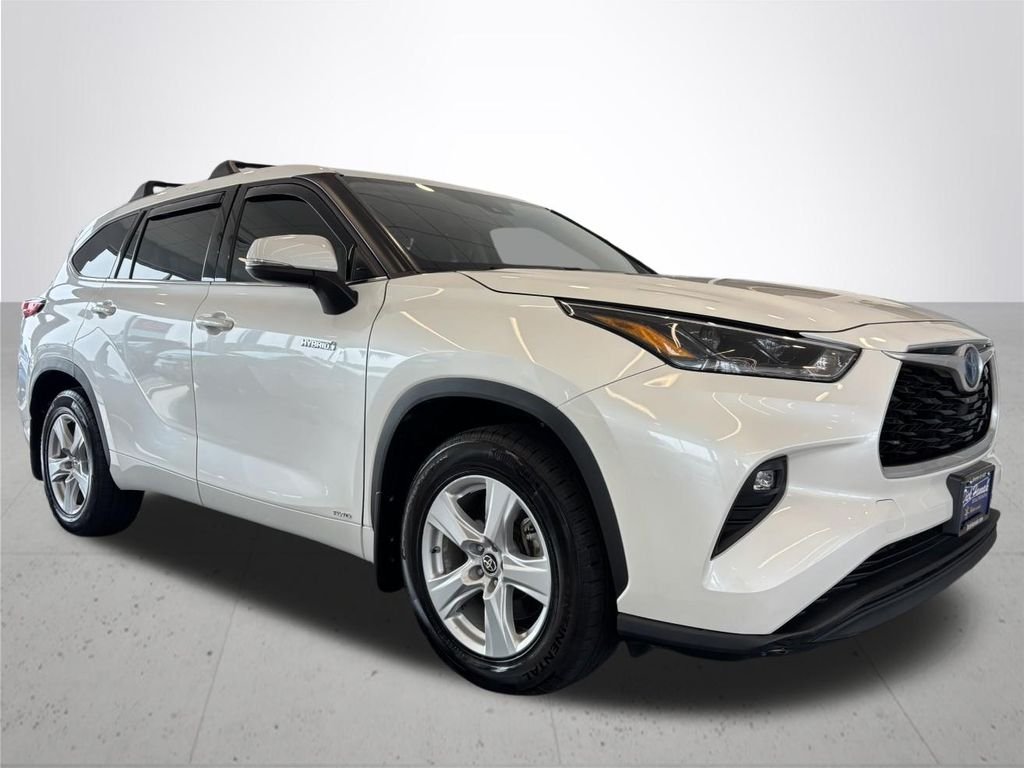 Used 2021 Blizzard Pearl Toyota LE image 5