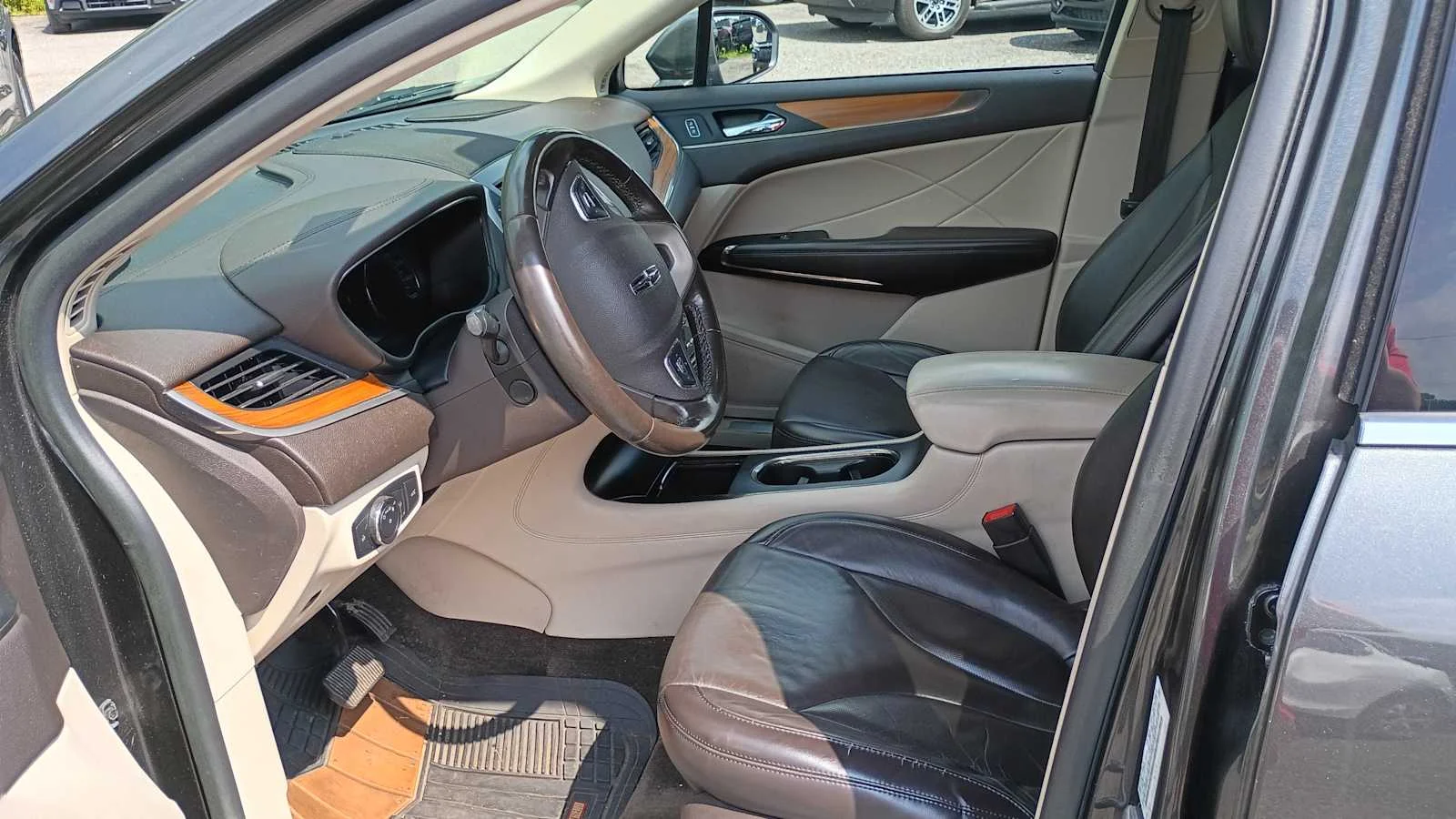 Used 2018 Magnetic Gray Metallic Lincoln Select image 5