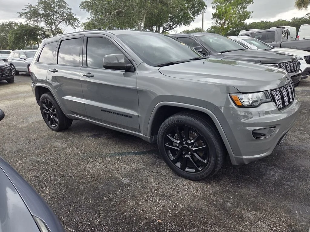 Used 2021 Sting-Gray Clearcoat Jeep Laredo X image 2