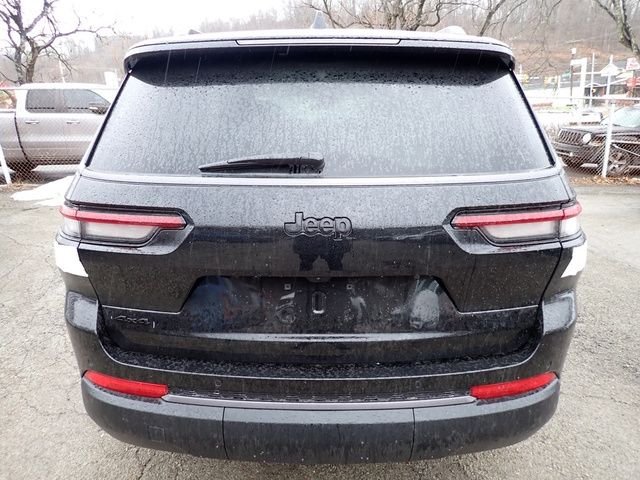 New 2026 Diamond Black Crystal Pearl-Coat Exterior Paint Jeep Limited image 4