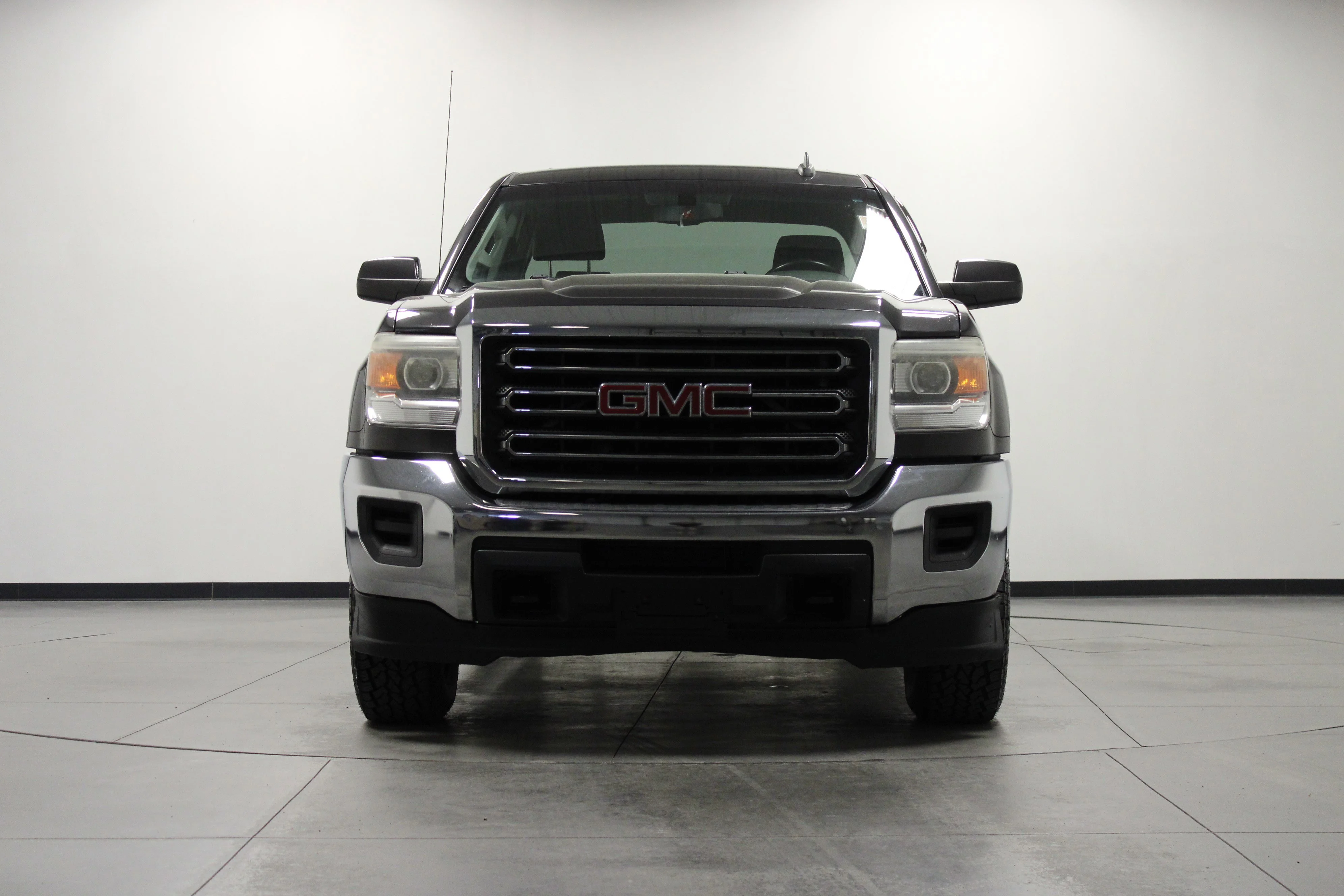 Used 2015 Iridium Metallic GMC SLE image 9