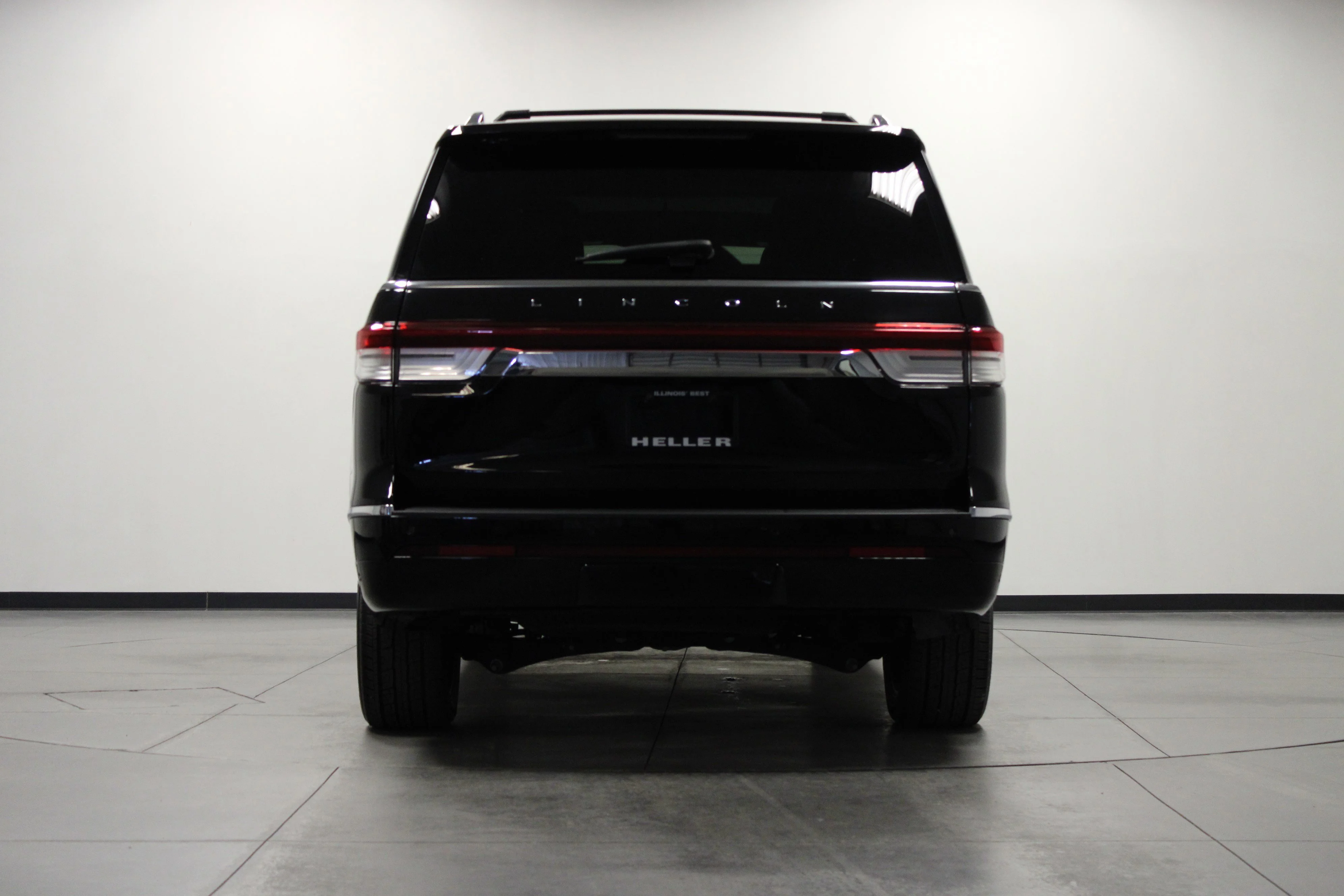 Used 2024 Black Metallic Lincoln Reserve image 5