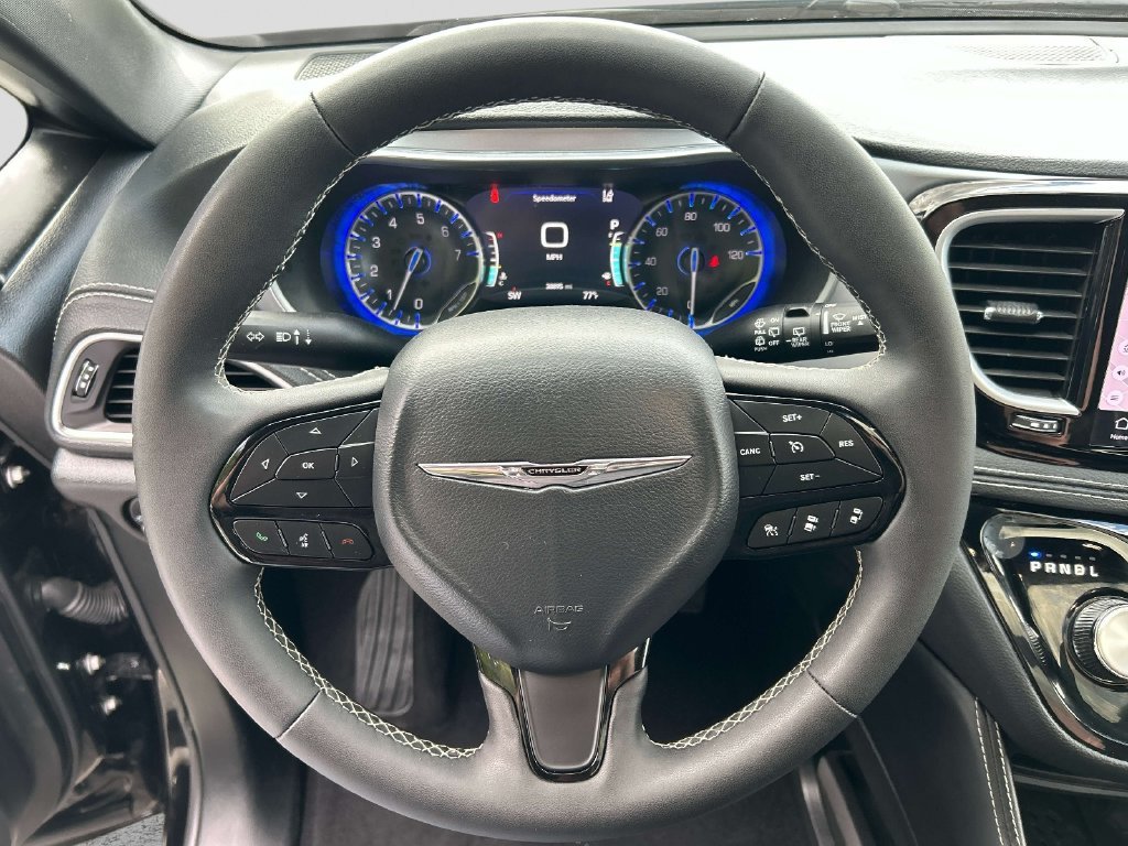Used 2025 Black Chrysler Limited image 20