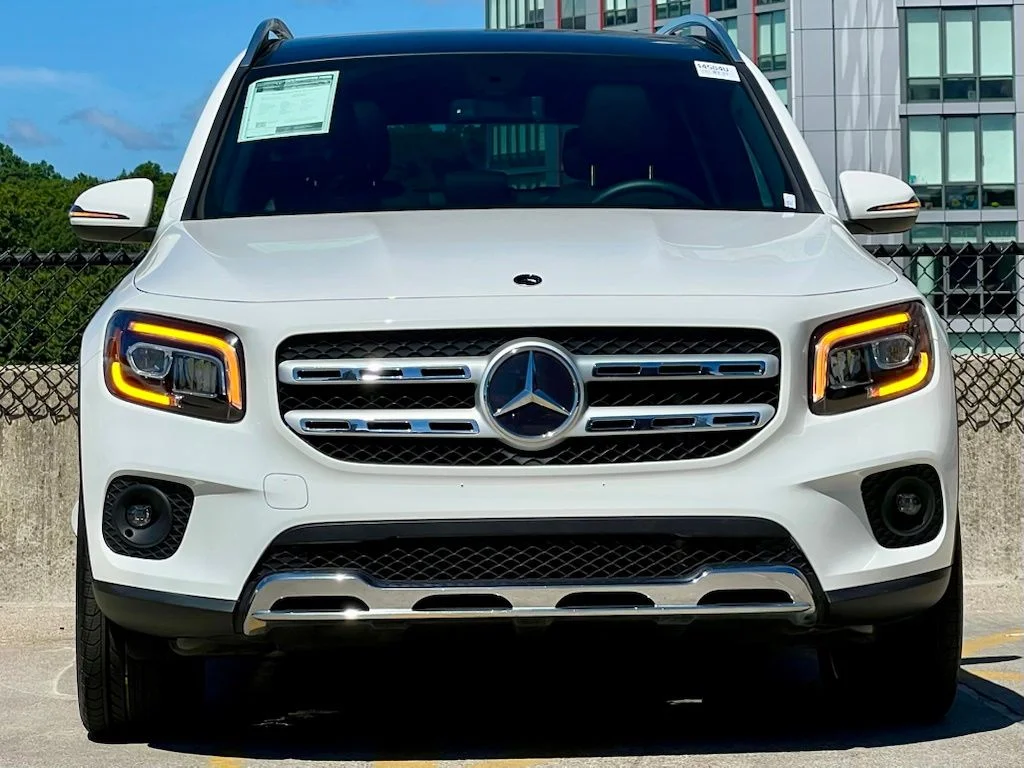 Certified Used 2023  Mercedes-Benz GLB 250 image 2
