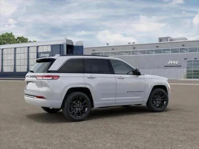 New 2026 Bright White Clear-Coat Exterior Paint Jeep Limited Reserve image 11