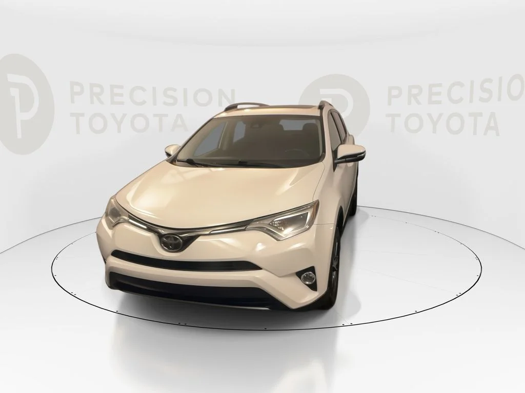 Used 2018 Super White Toyota XLE image 6