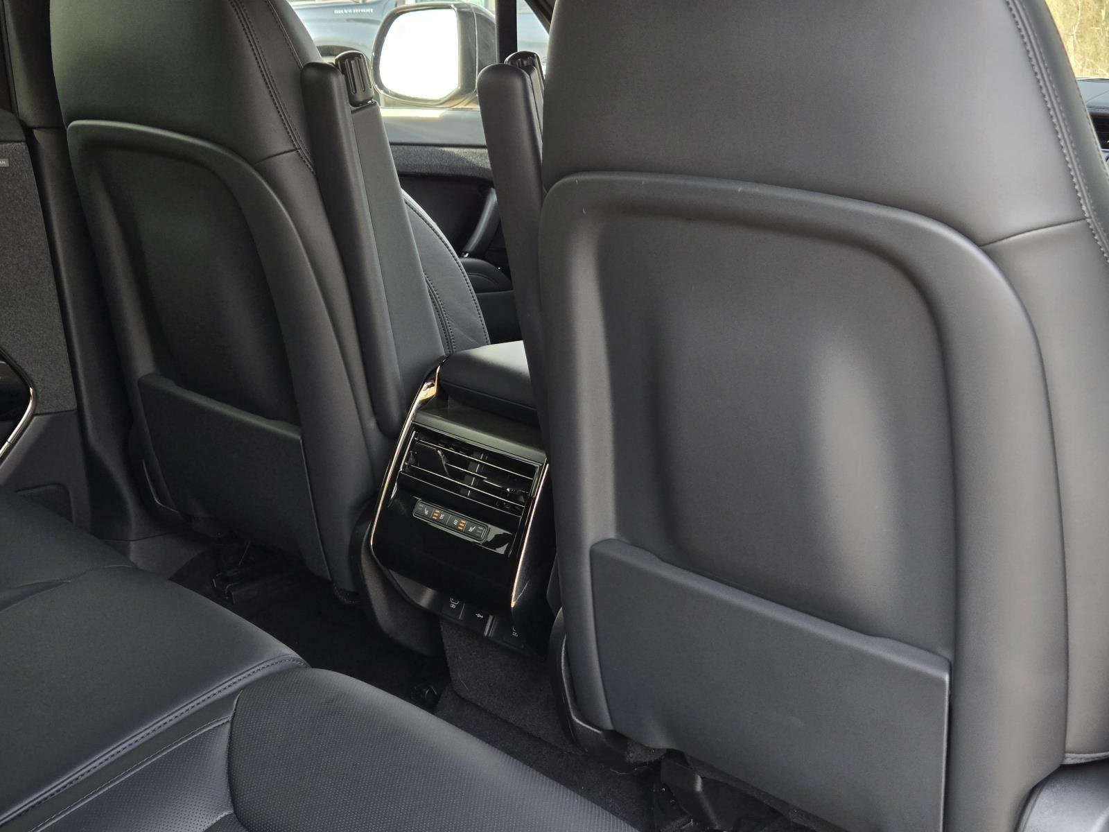 Used 2025 Santorini Black Metallic Land Rover SE image 27
