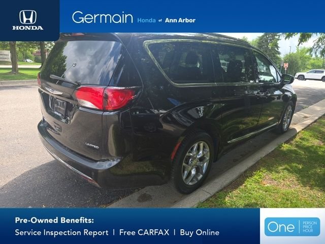 Used 2019 Brilliant Black Crystal Pearlcoat Chrysler Limited image 7