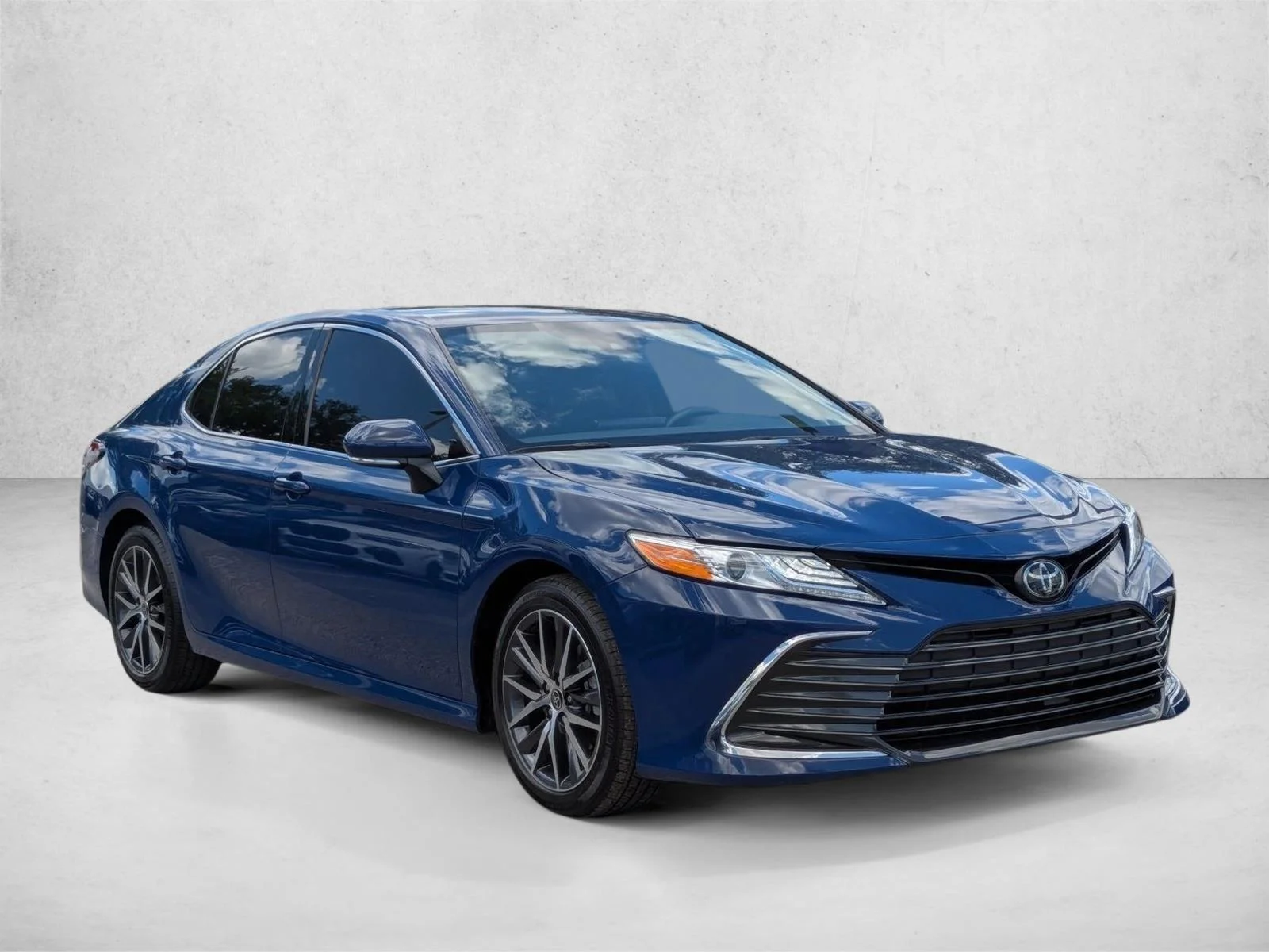 Used 2024 Reservoir Blue Toyota XLE image 3