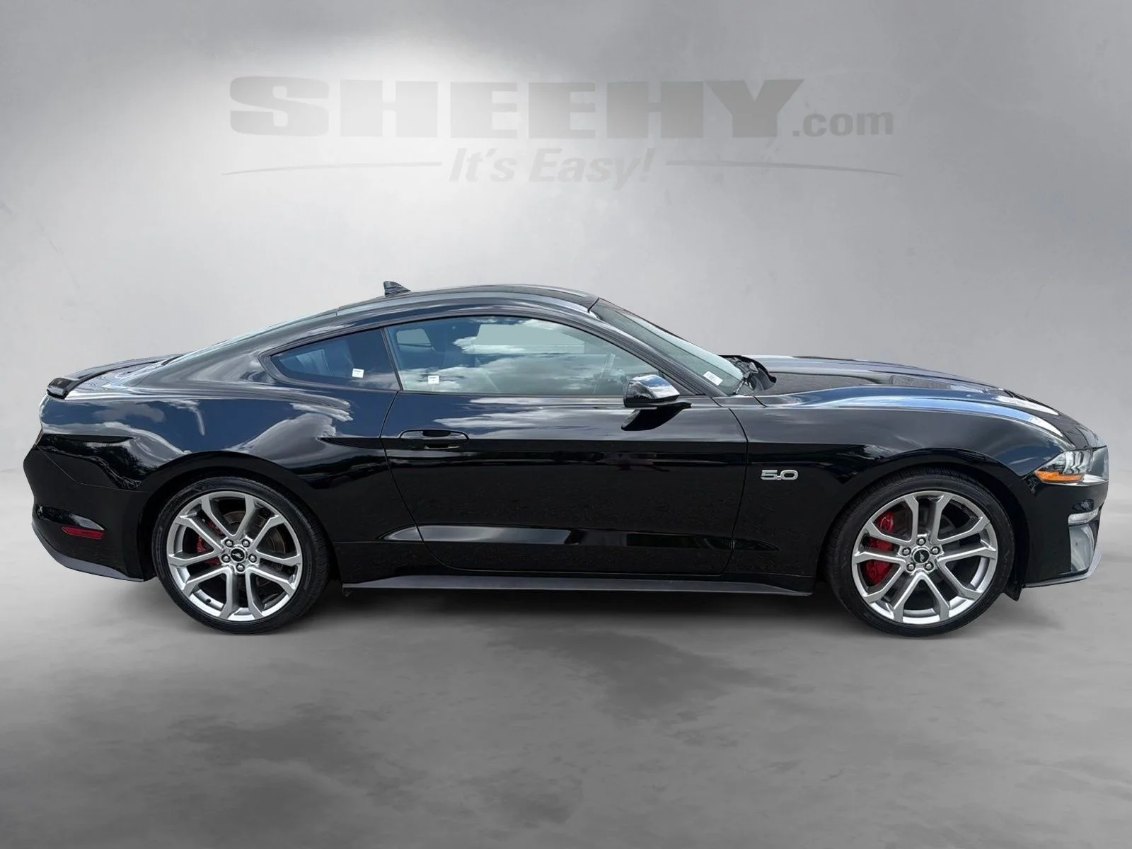 Used 2021  Ford GT Premium image 9