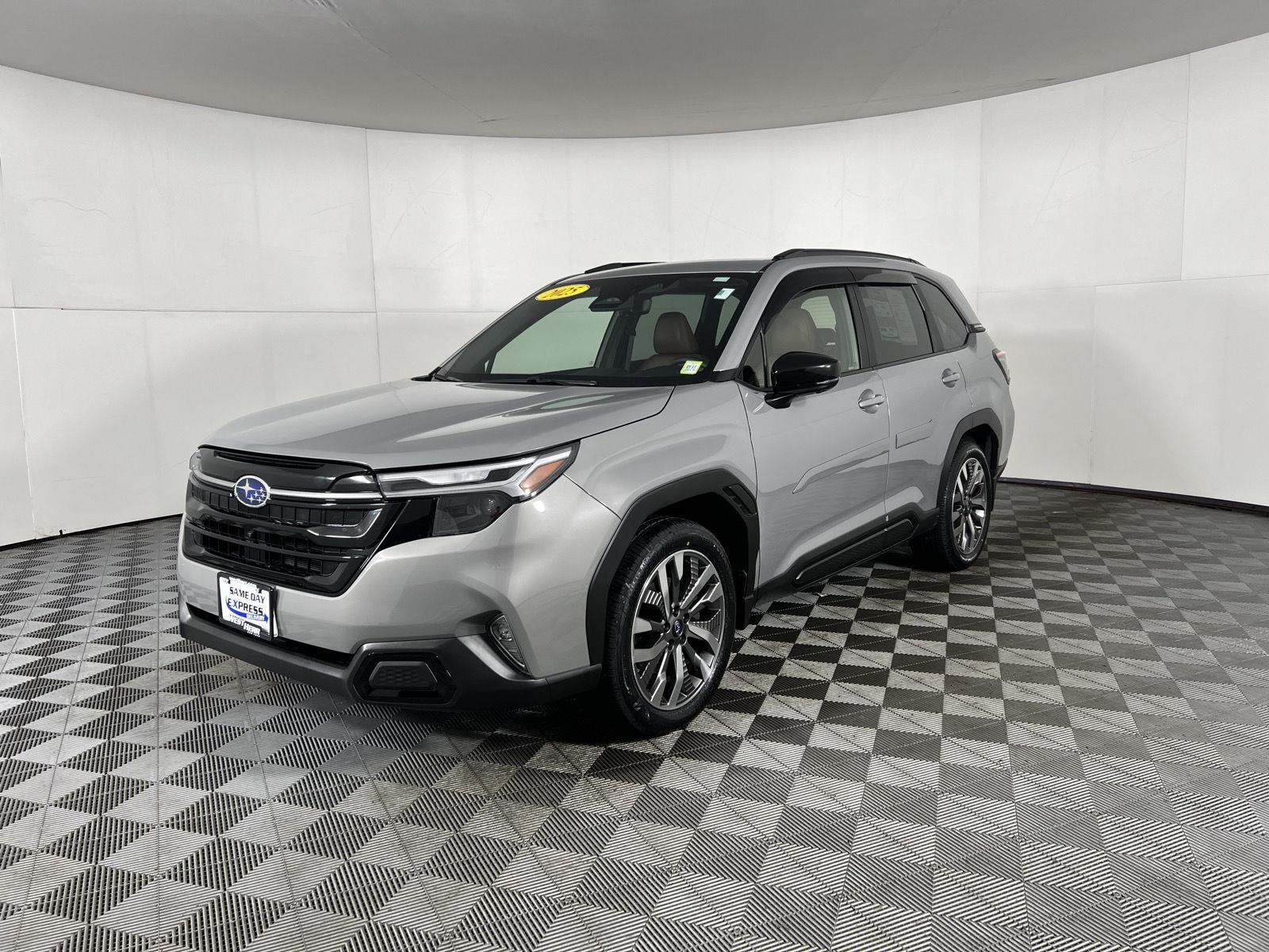 Used 2025 River Rock Pearl Subaru Touring image 12