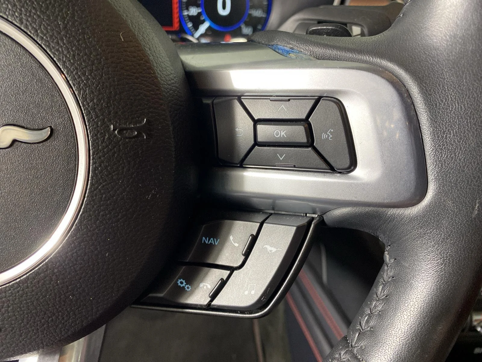 Used 2018 Oxford White Ford GT Premium image 16