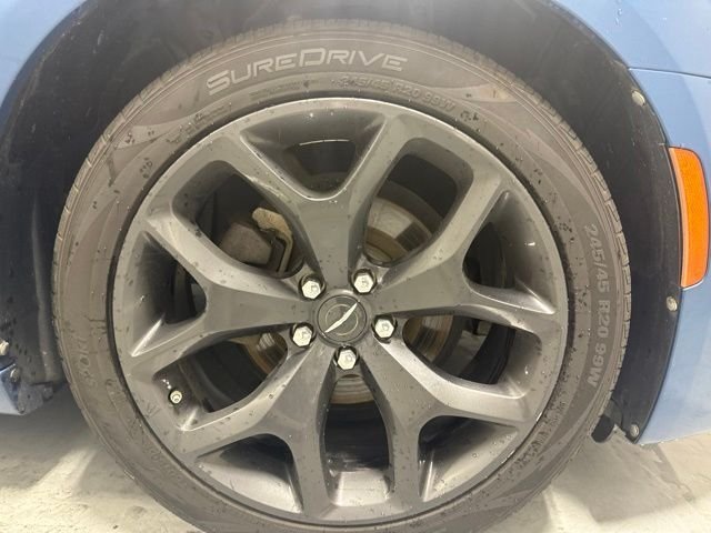 Used 2020  Chrysler Touring image 4