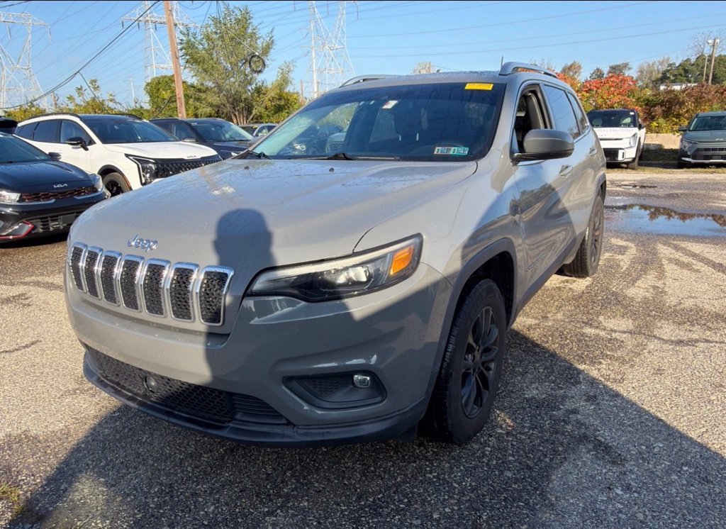Used 2021 Gray Jeep Latitude Lux image 1