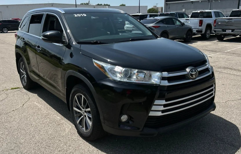 Used 2019 Black Toyota XLE image 1