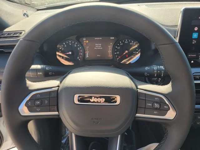 New 2026 Bright White Clearcoat Jeep Latitude image 29