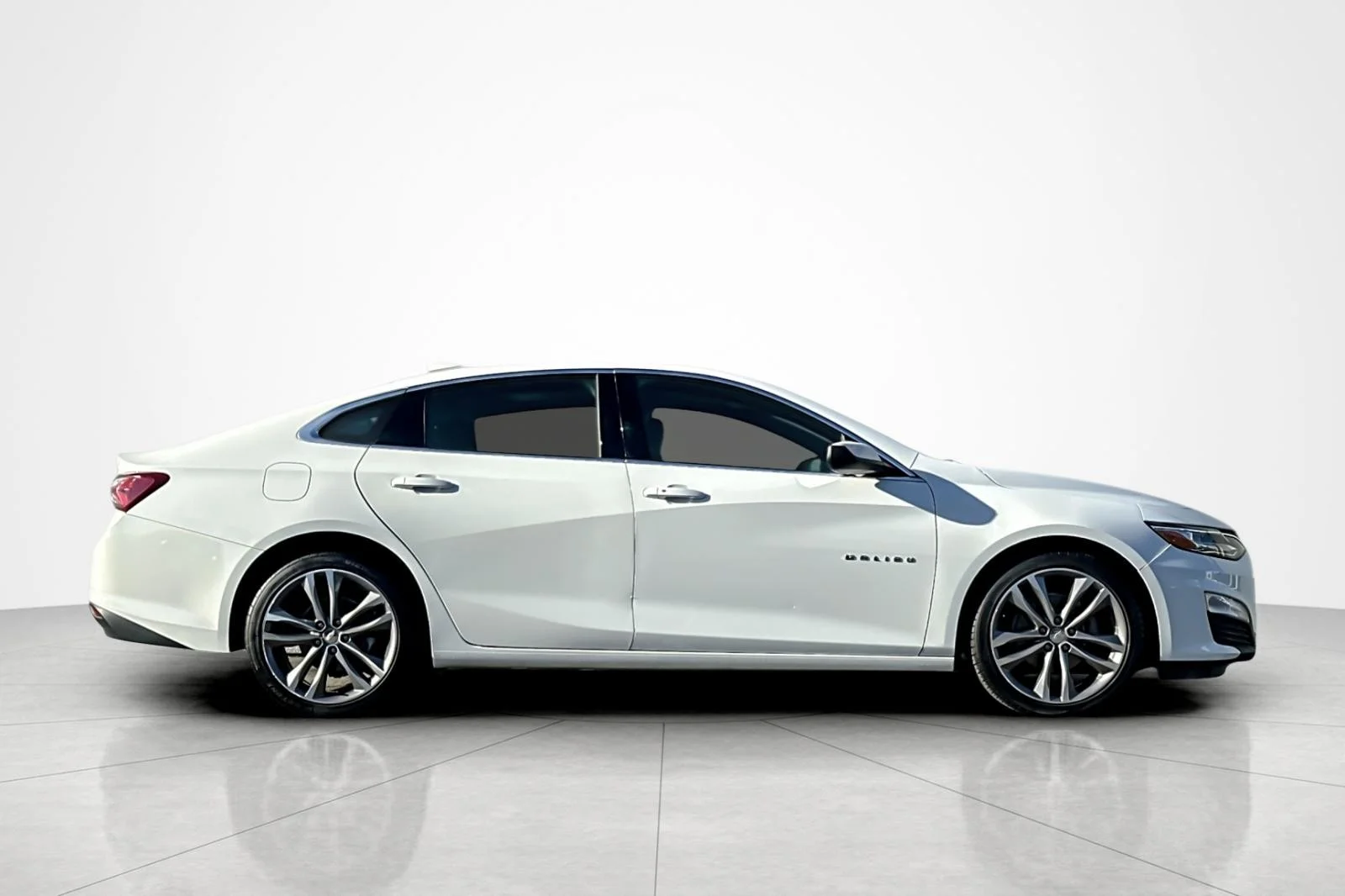 Used 2024 Summit White Chevrolet LT image 6