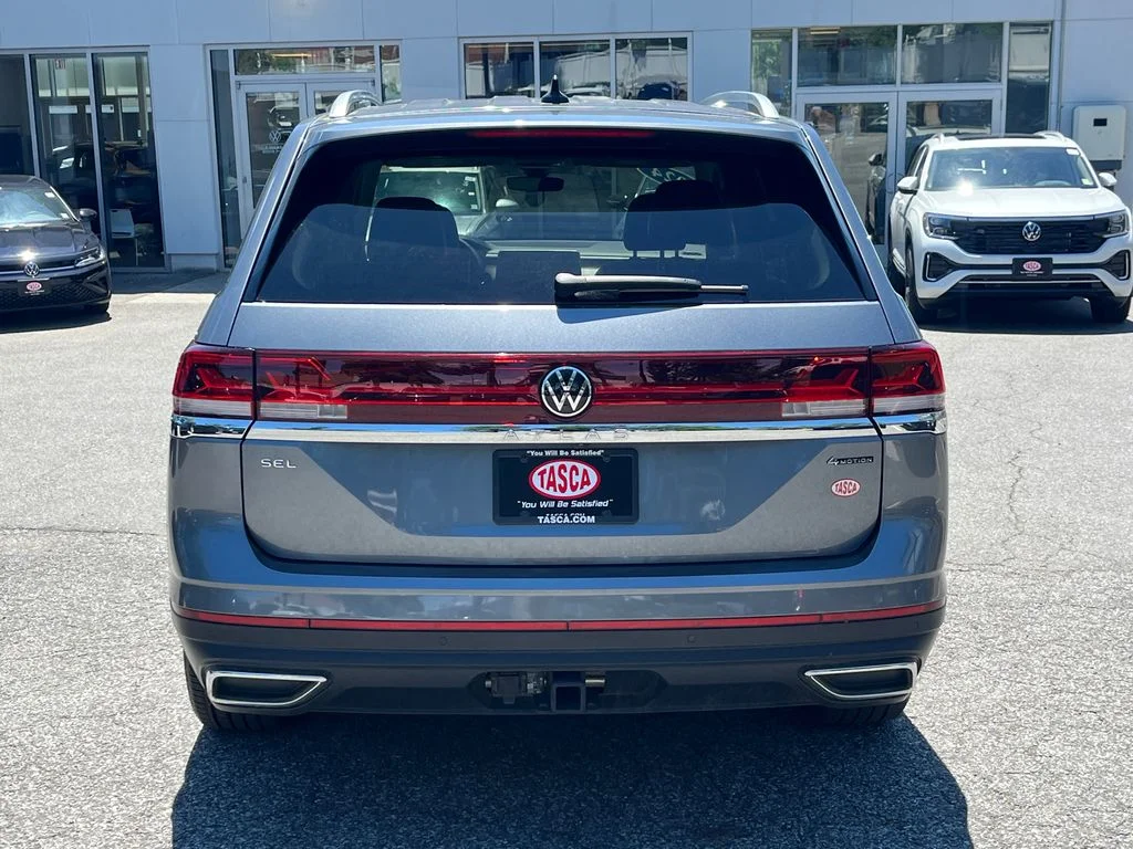 Used 2024 Gray Volkswagen 2.0T SEL image 3