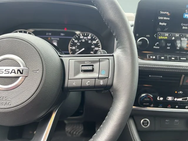 Used 2021 White Nissan SL image 33