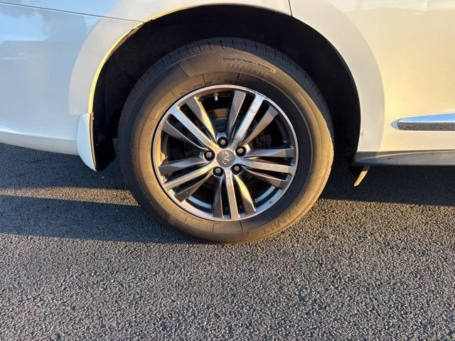 Used 2016 White INFINITI Base image 10