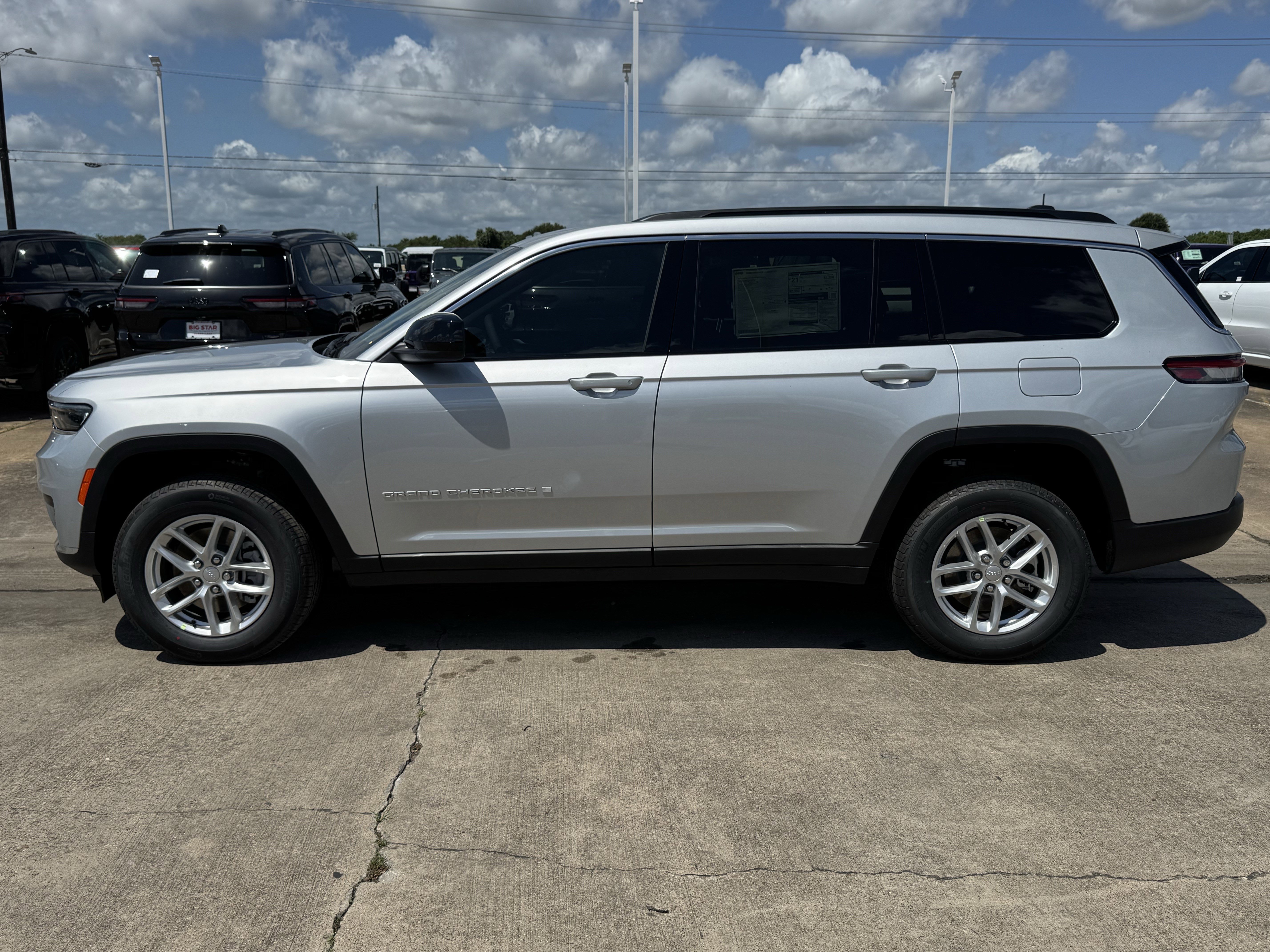 New 2026 Silver Zynith Exterior Paint Jeep Laredo image 6