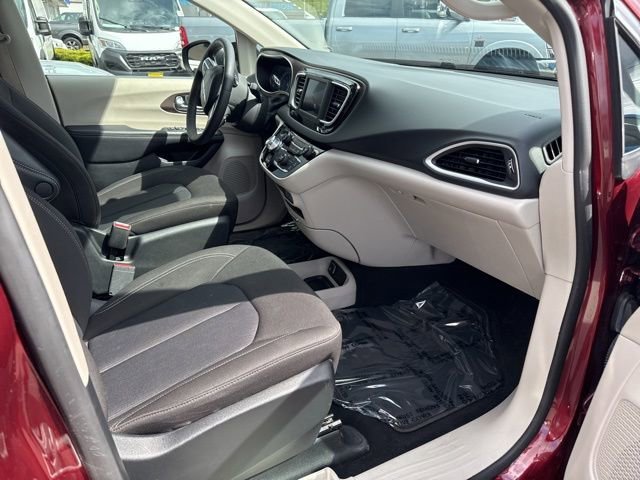 Used 2023 Velvet Red Pearlcoat Chrysler LX image 9