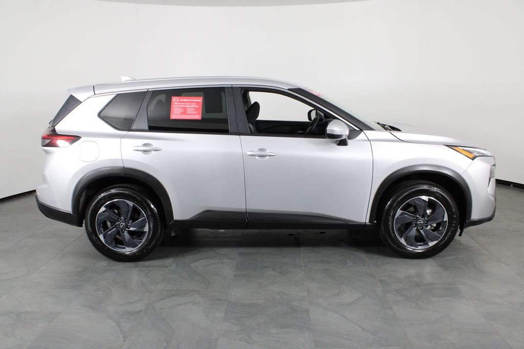 2024 Nissan Rogue SV - Photo 14