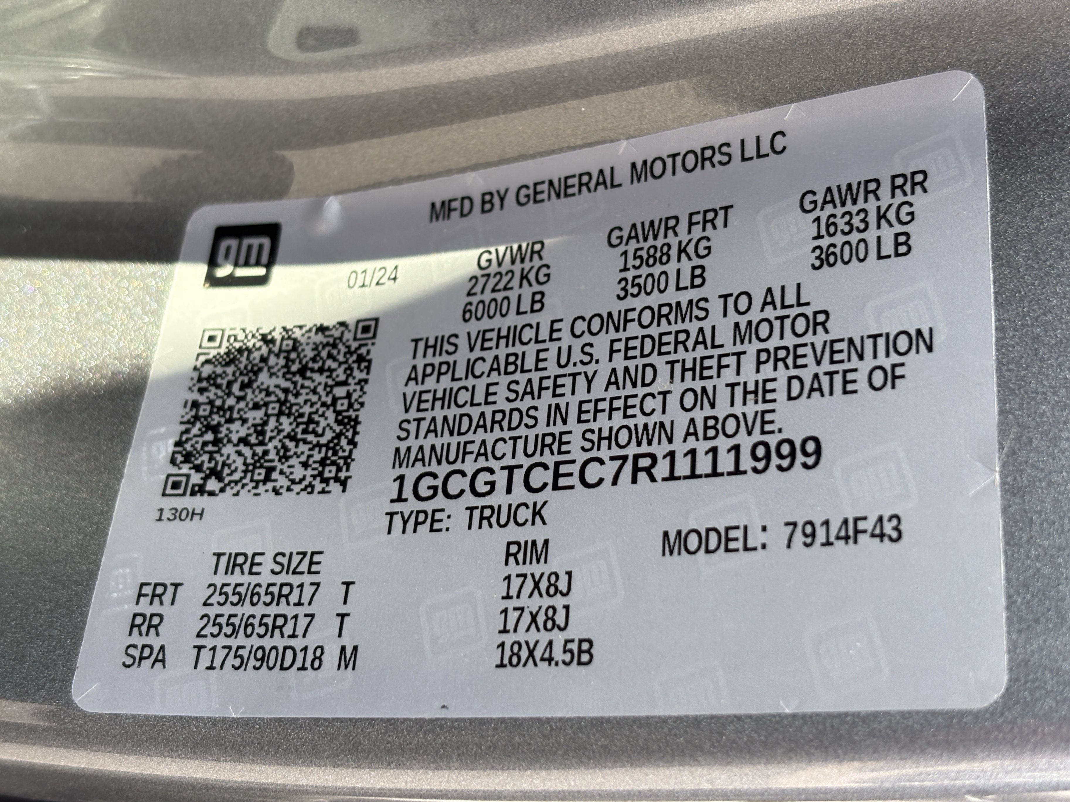 Used 2024 Sterling Gray Metallic Chevrolet 4WD LT image 25