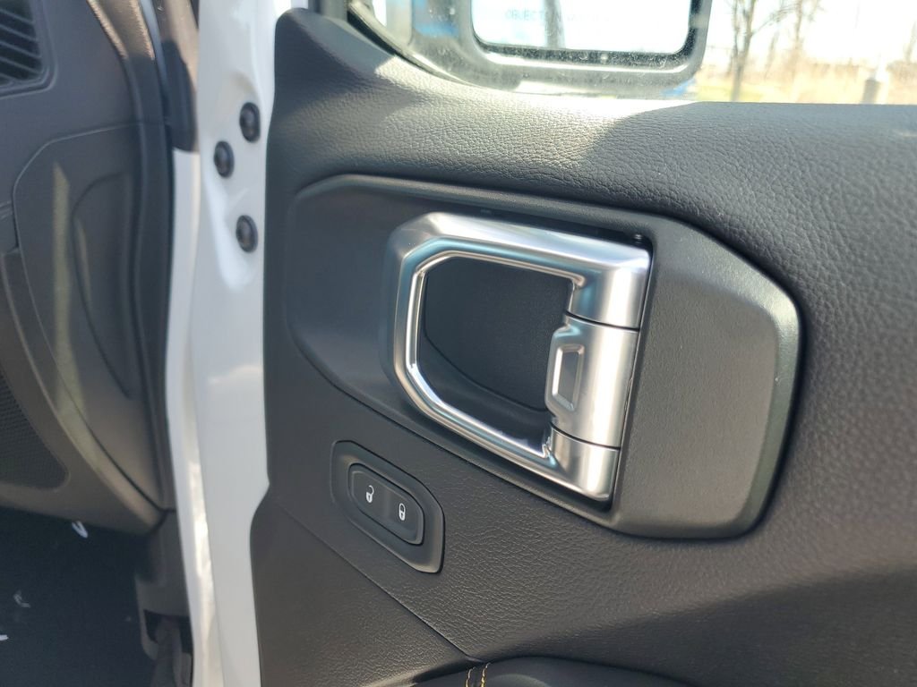 New 2026 Bright White Clearcoat Jeep Sahara image 30