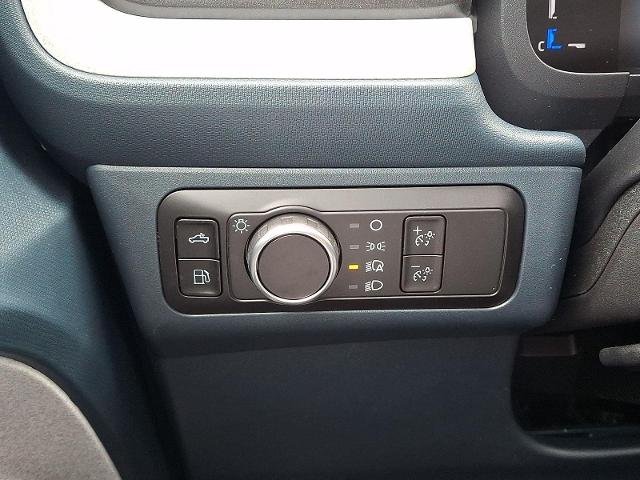 New 2026 Space White Metallic Ford XLT image 34