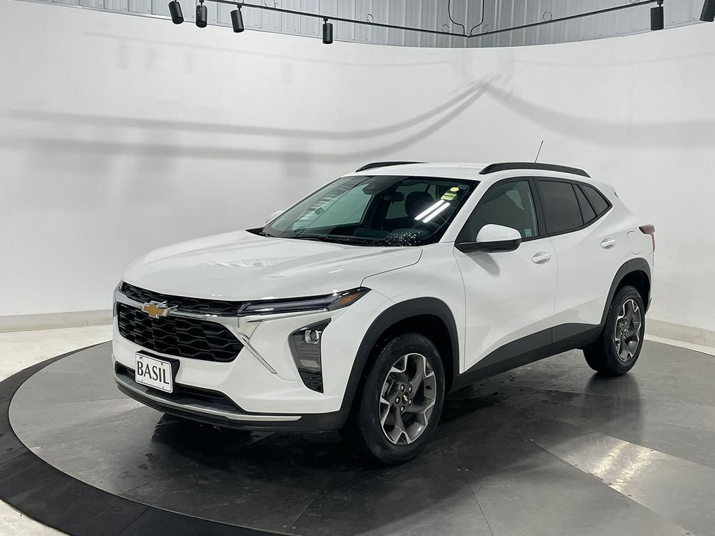 Used 2025 White Chevrolet LT image 8