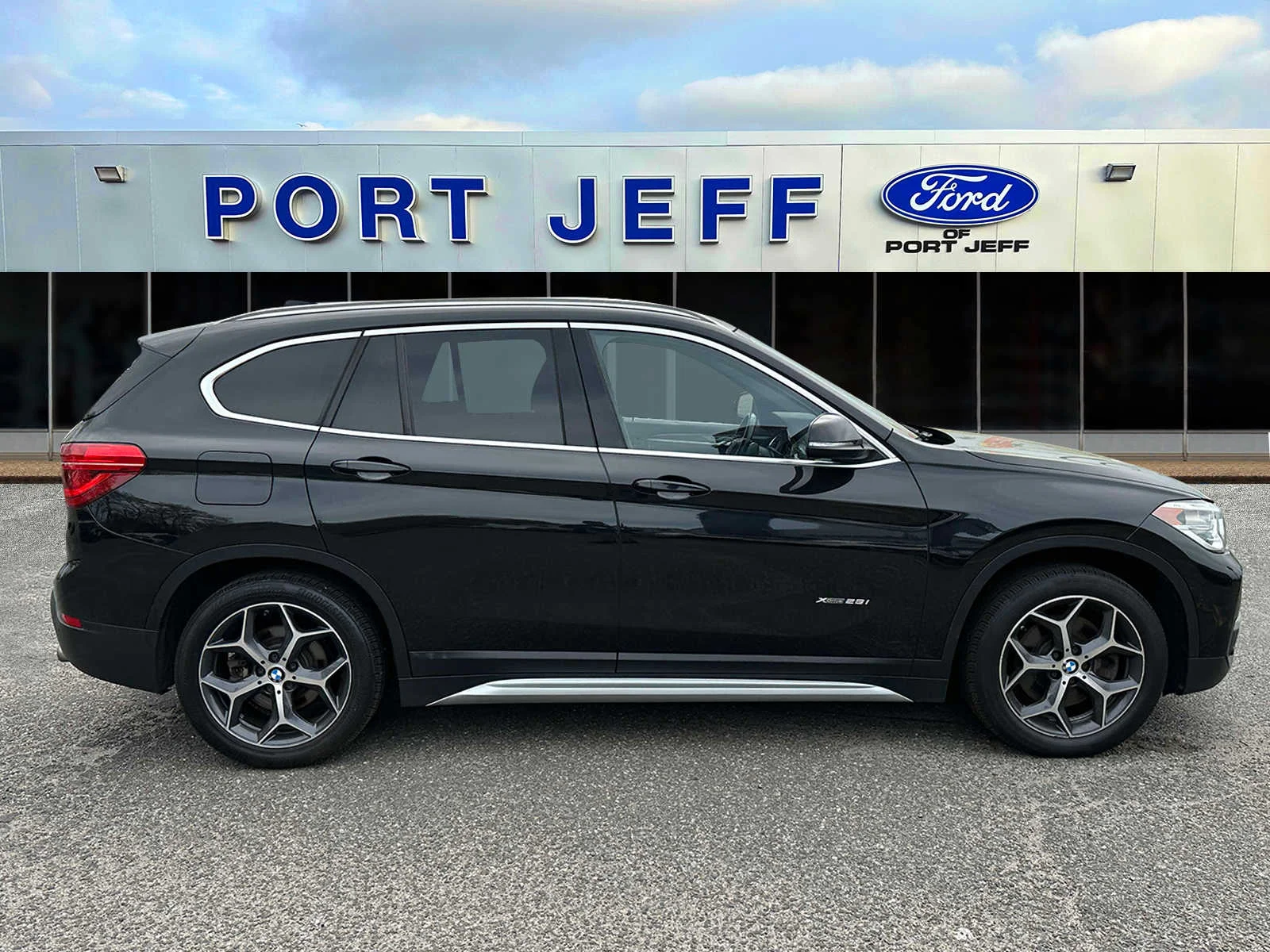 Used 2016 Black Sapphire Metallic BMW xDrive28i image 5