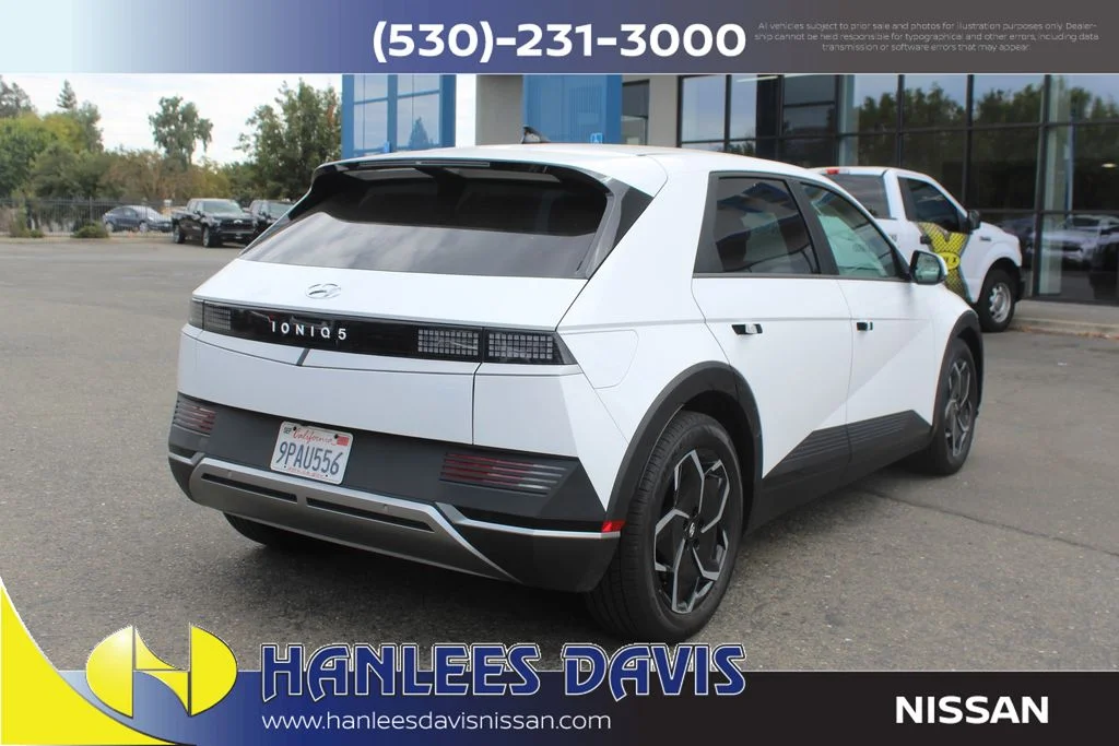 Used 2024 White Hyundai SEL image 7