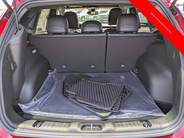 Used 2025 Red Jeep Latitude image 12