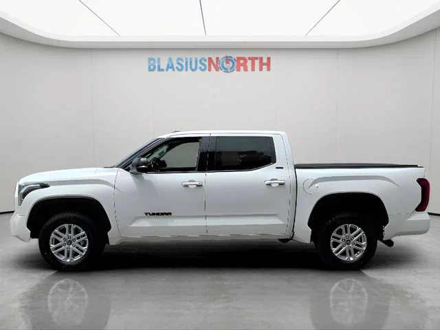 Used 2022 White Toyota SR5 image 12