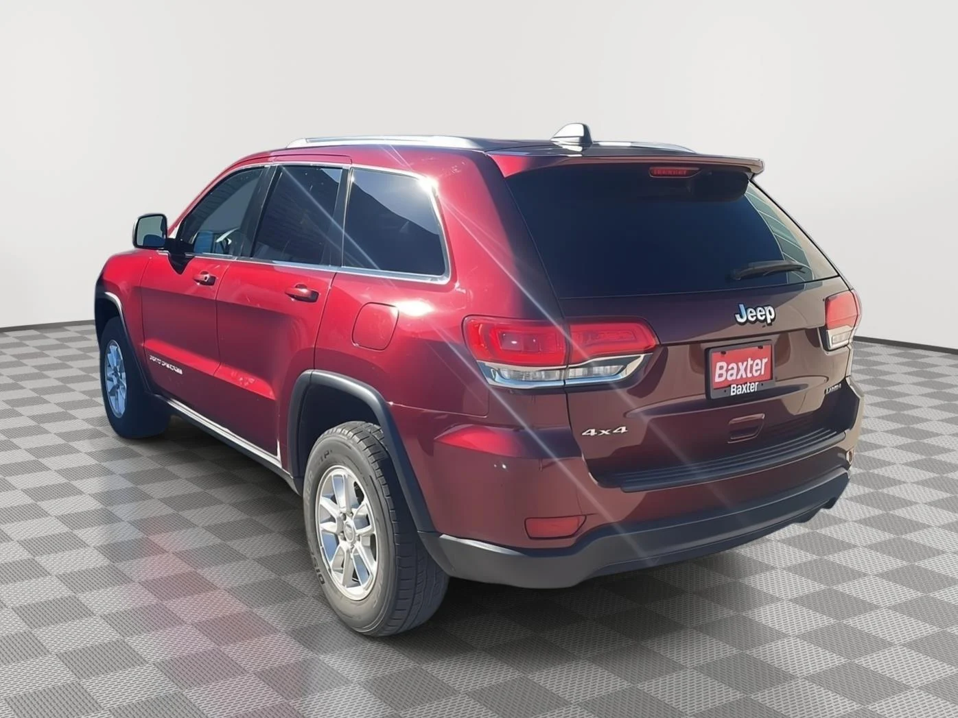 Used 2016 Velvet Red Pearlcoat Jeep Laredo image 11