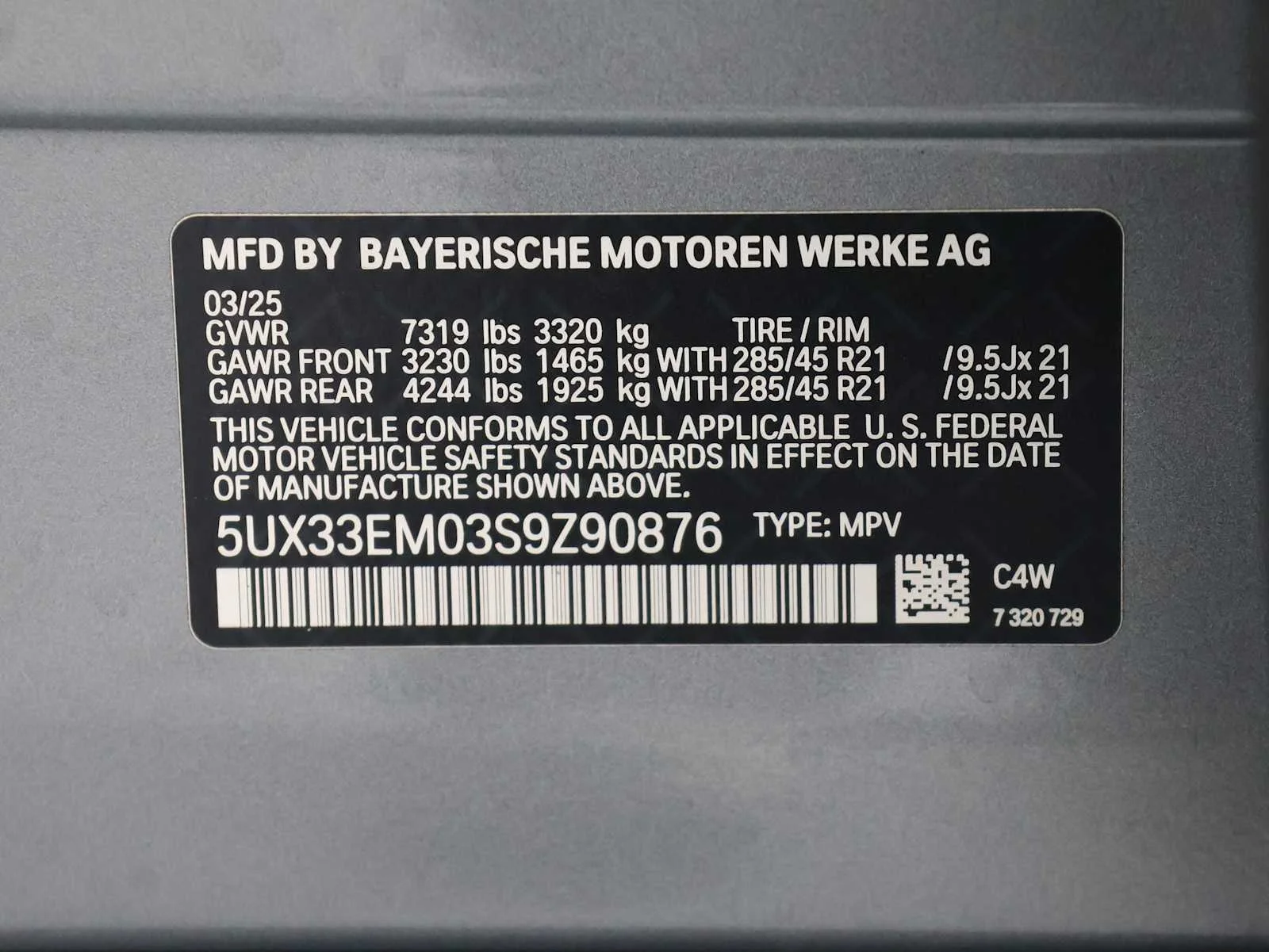 Certified Used 2025 Skyscraper Grey Metallic BMW M60i image 32
