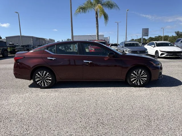 Used 2024 Red Nissan 2.5 SV image 3