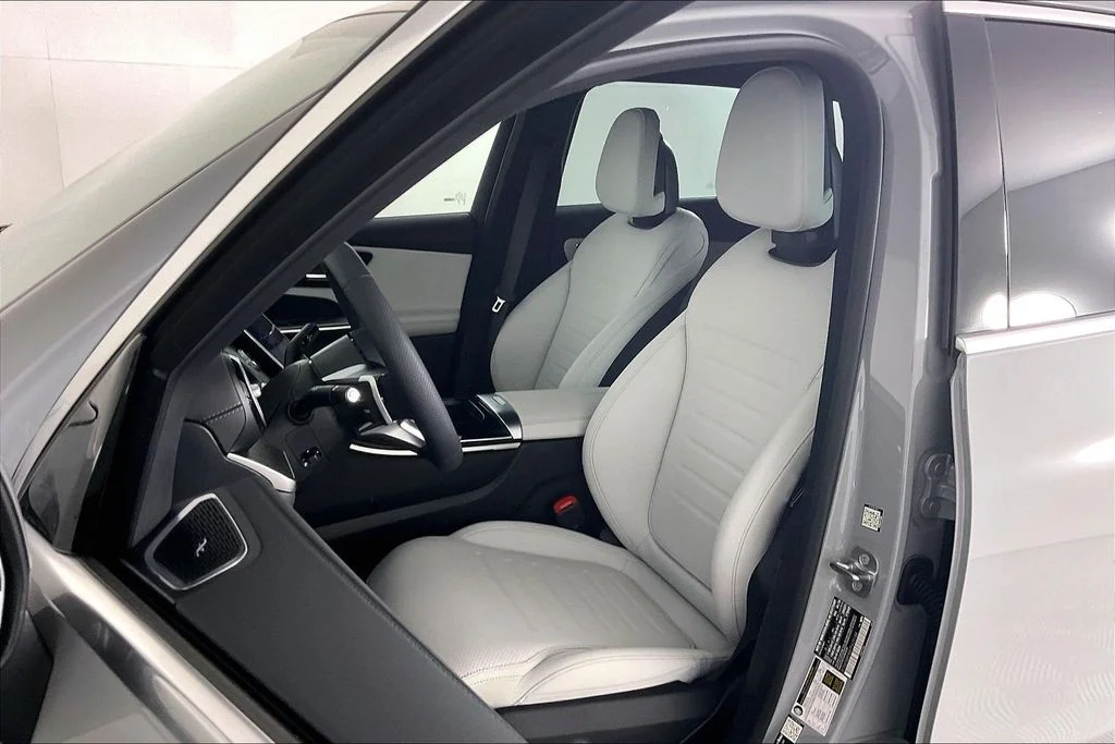 New 2026 White Mercedes-Benz GLC 300 image 9