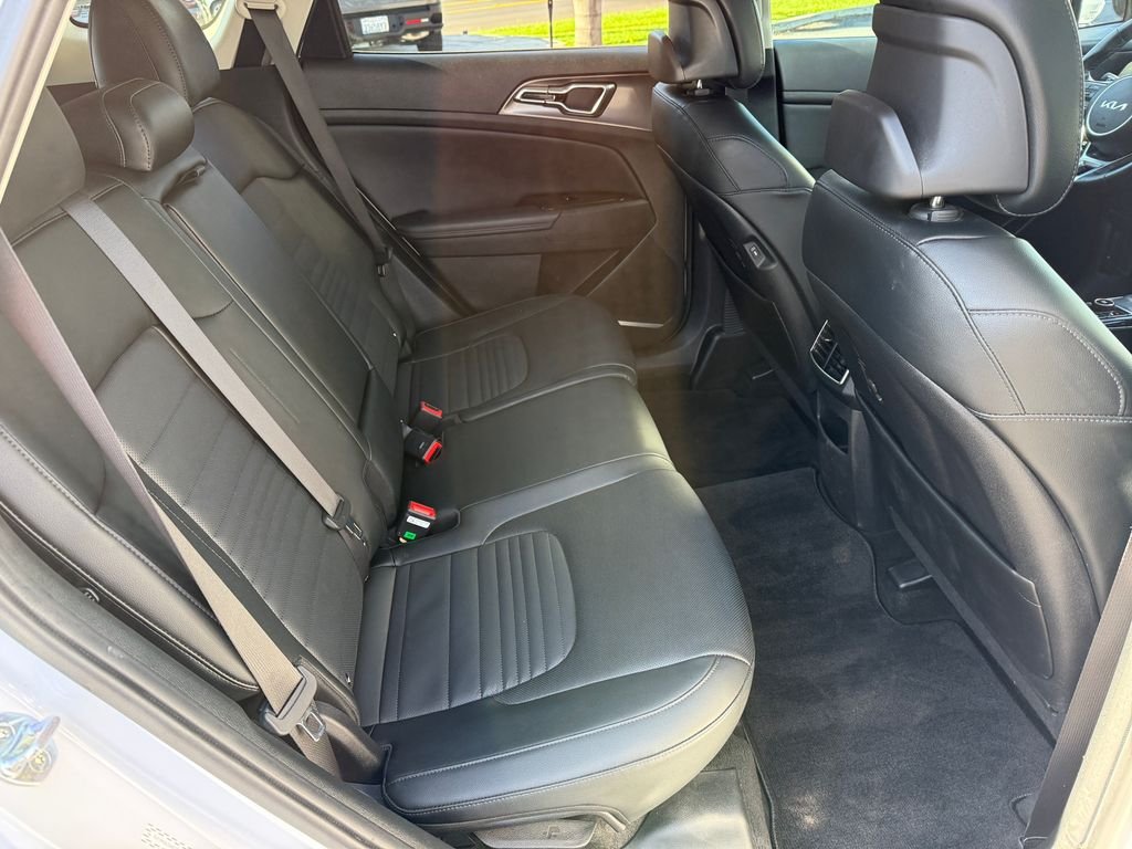 Used 2023 White Kia SX-Prestige image 17