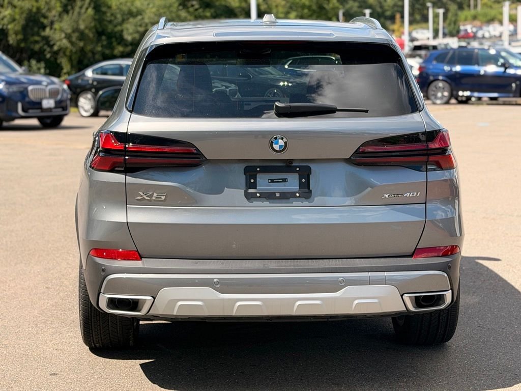 New 2026 Skyscraper Grey Metallic BMW xDrive40i image 4