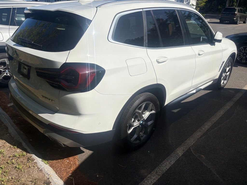 Used 2024 White BMW xDrive30i image 4