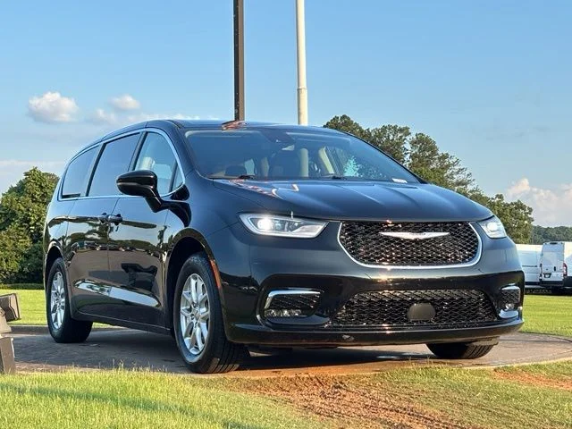 Used 2024 Black Chrysler Touring L image 1