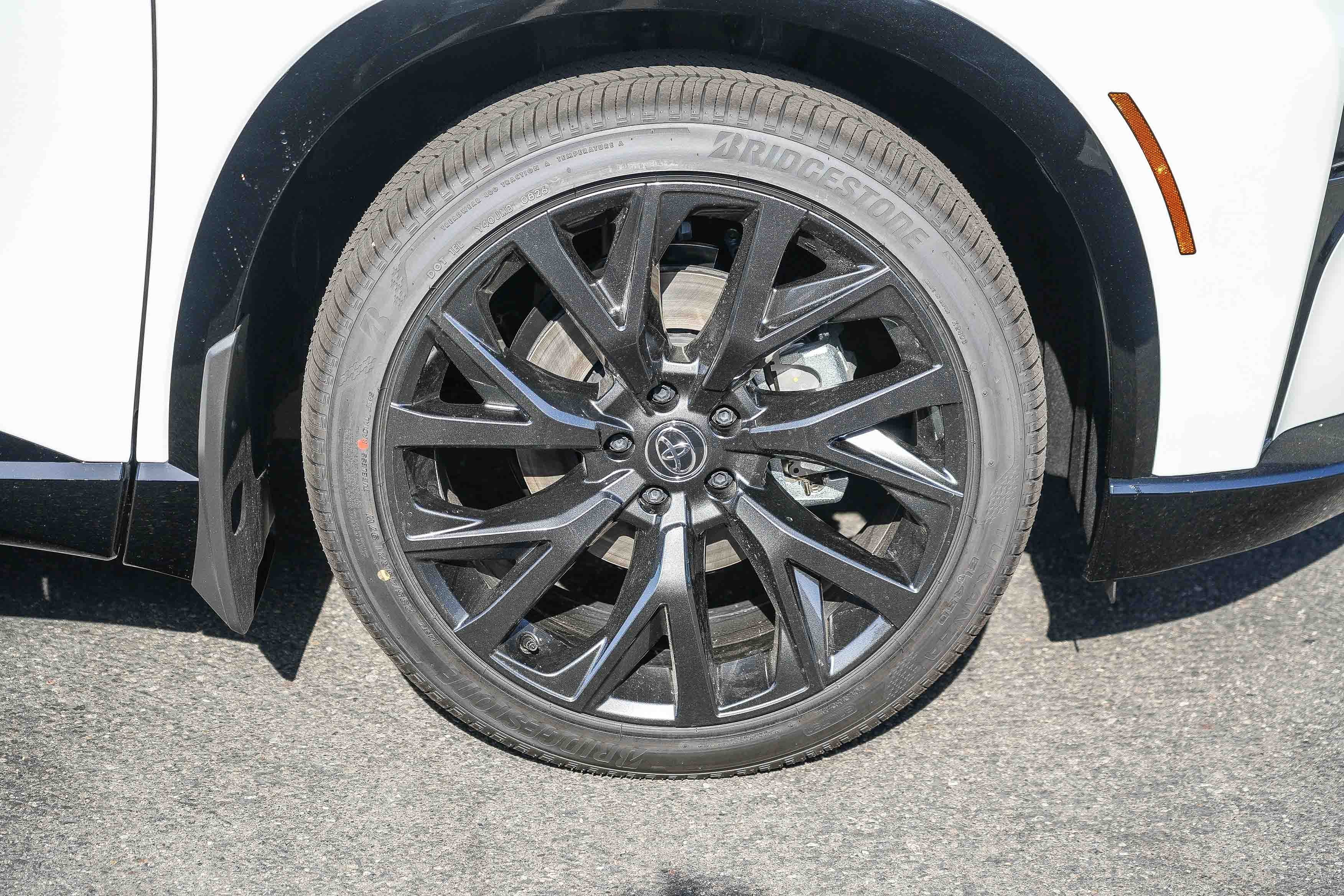 New 2026 Oxygen White <sup>1</sup> Toyota  Limited image 10